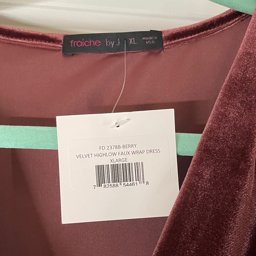 FLASH SALE! Luxurious Maxi Dress in Rich Burgundy - Picture 2 of 4